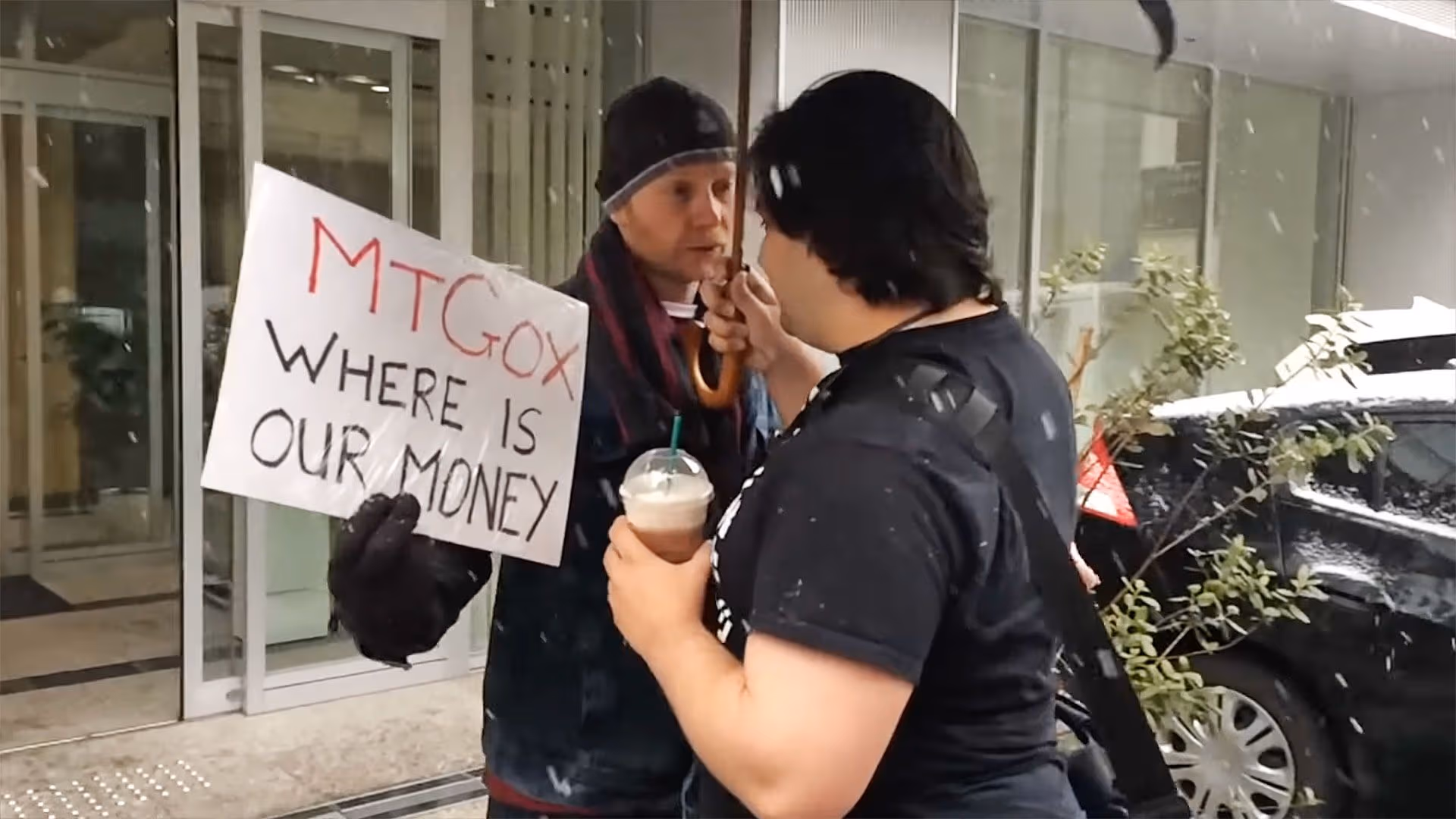 A Mt. Gox creditor confronts former Mt. Gox CEO Mark Karpeles (CoinDesk)
